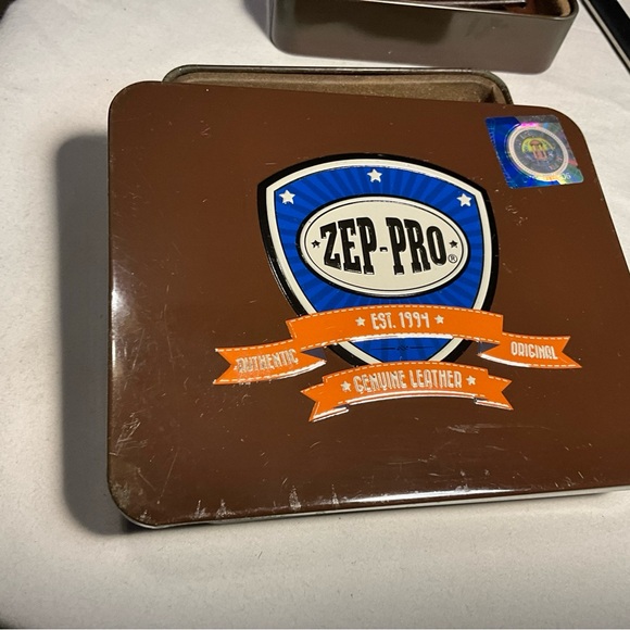 Auburn Waxed Canvas/Leather BY ZEP-PRO Bifold Fishermans Wallet tin GIFT box NEW - Picture 16 of 16
